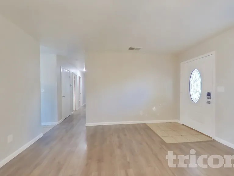 2308 Clinton Ct — Photo 4