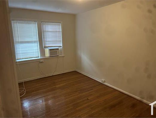 4th image of 920 19th St NE APT 4