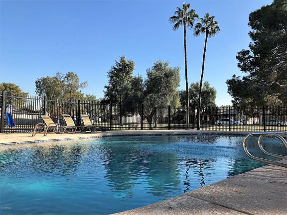 3rd image of 1035 W Malibu Dr