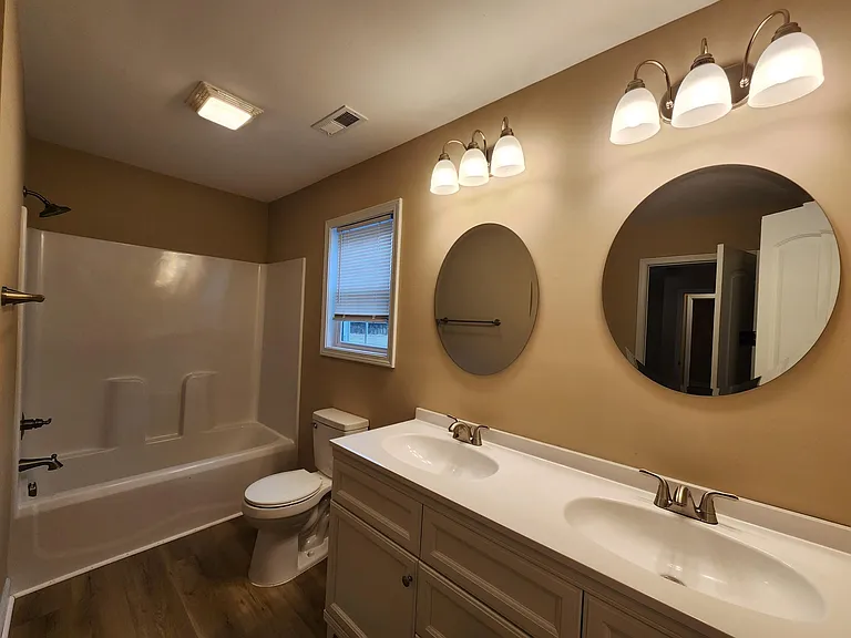 205 E Brown St — Photo 7