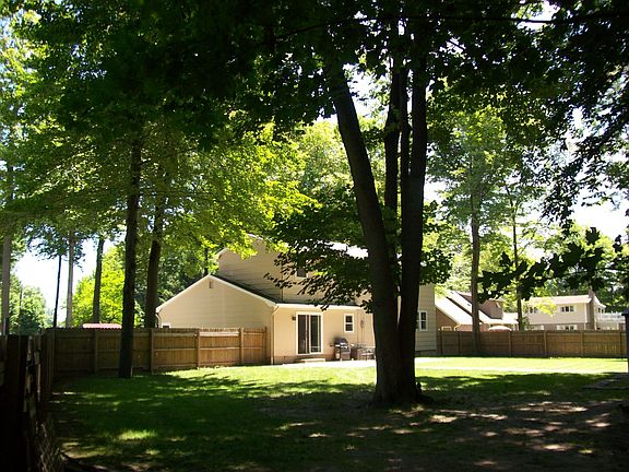 2nd image of 3270 Beechwood Cir