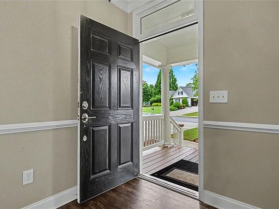 3rd image of 144 Newcastle Walk