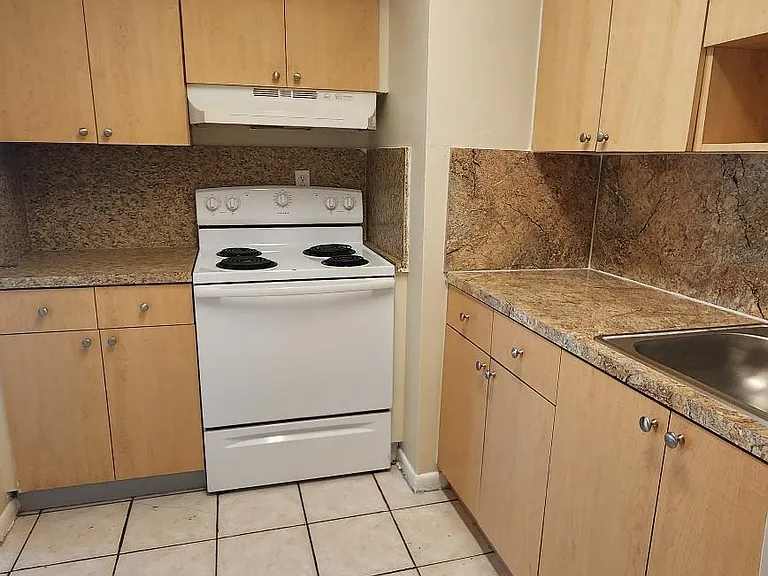 8852 SW 95th Ave — Photo 8