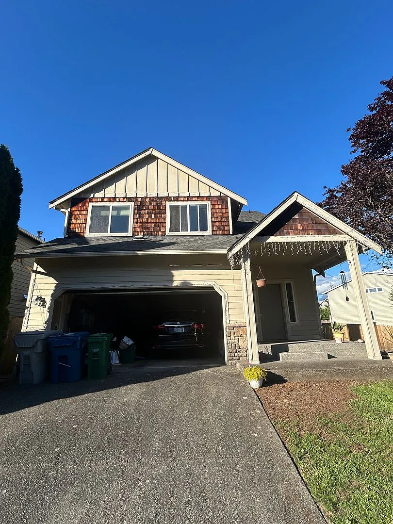 4B, 2.5BA Pet-friendly home w/2-car garage in Whitman Court -Renton, $3,595 per month — Photo 1