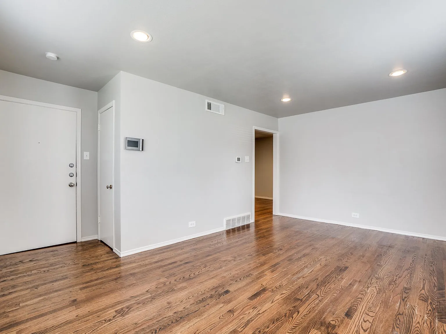 1 bed, 875 sqft, $2,000 — Photo 2