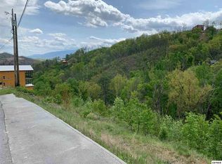 646 Pinecrest Dr, Gatlinburg, TN 37738