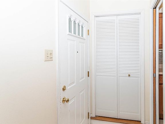 4th image of 1143 Georgina Dr