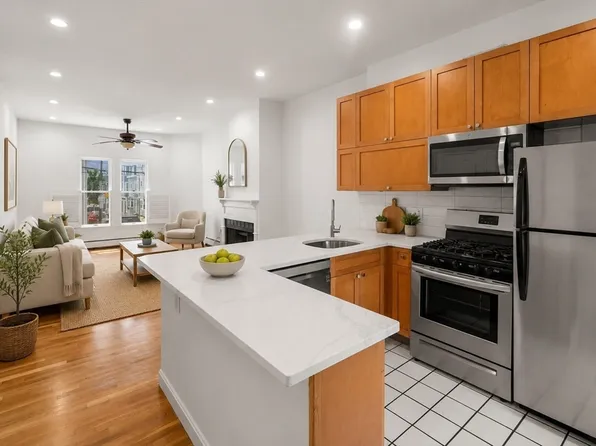186 W 7th St #1, South Boston, MA 02127