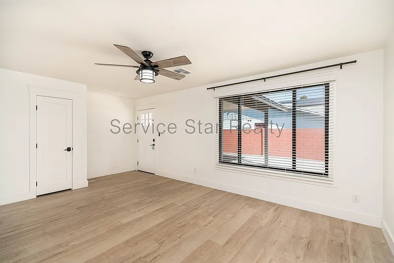 3 bed, 2.0 bath, 1260 sqft, $2,249 — Photo 2