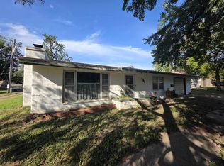 408 W 13th Ave, Winfield, KS 67156