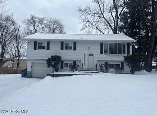 1829 Pawtucket Ave, Niskayuna, NY 12309