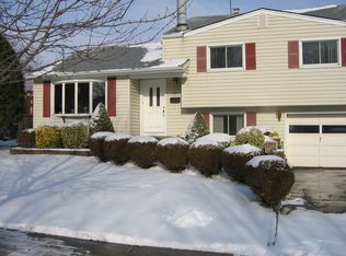 22 Amherst Rd, Hicksville, NY 11801