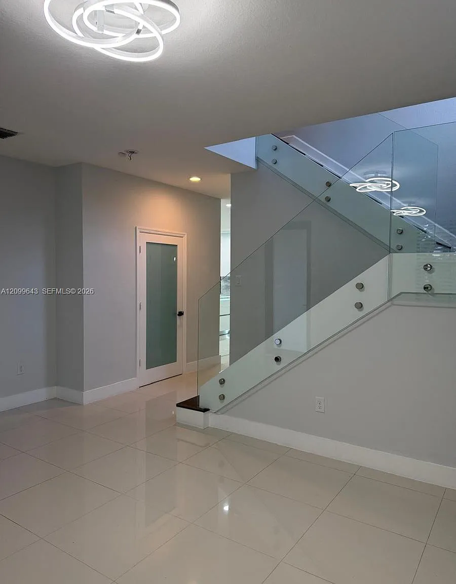 Venetian Parc West — Photo 3