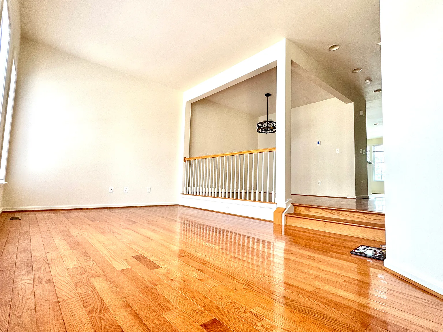 3 bed, 2.5 bath, 2365 sqft, $3,400 — Photo 4