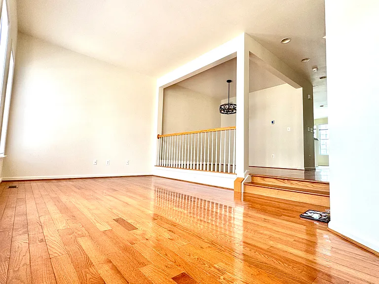 3381 Beechcliff Dr — Photo 4