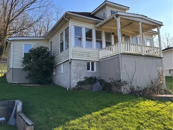 60 Louise Ave, West Union, WV 26456