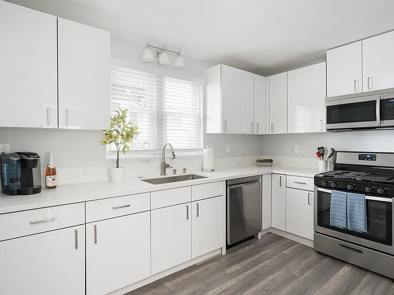 2454 Union St #A — Photo 4