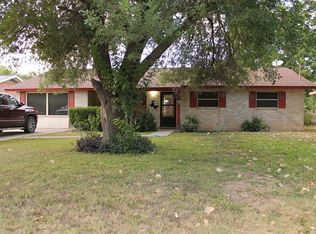 508 E Leona St, Uvalde, TX 78801
