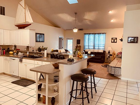 5th image of 11829 Leafdale Cir W