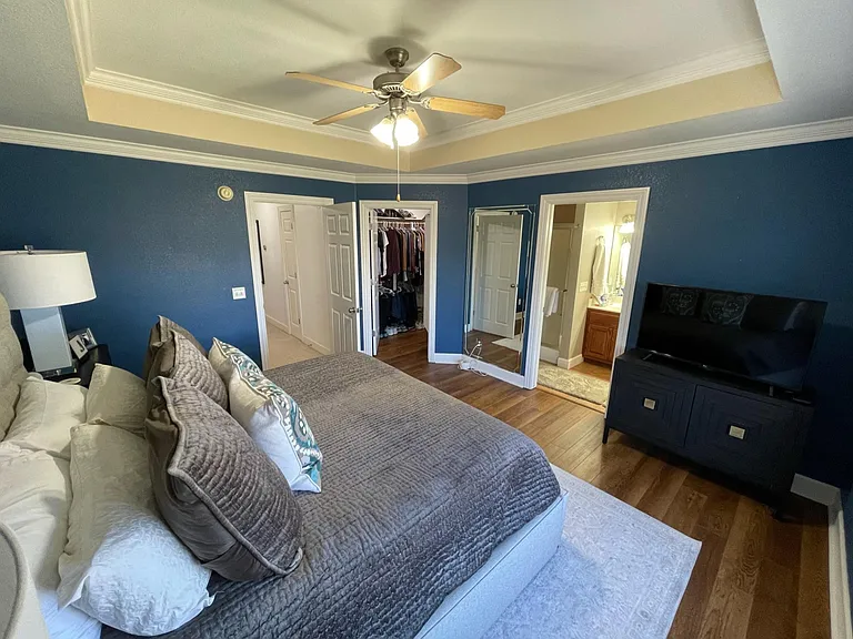 1521 NE Dysart Woods Ln — Photo 9
