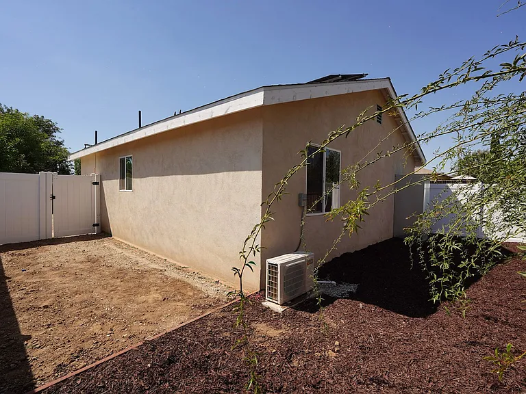 4805 Charlotte Way — Photo 32