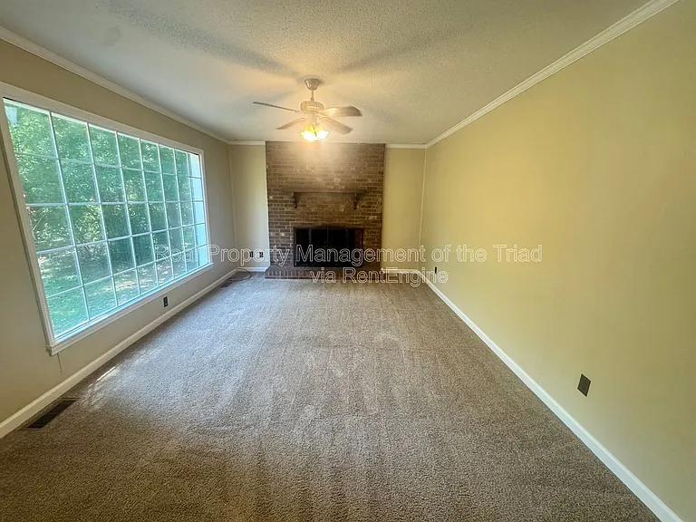 2393 Spicewood Dr — Photo 9