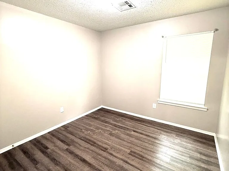 5712 Roxboro Dr — Photo 13