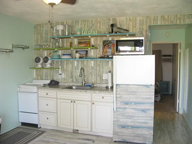 1st image of 52 Walaka St