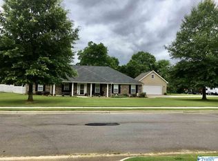 8 Mayville Ln, Decatur, AL 35603