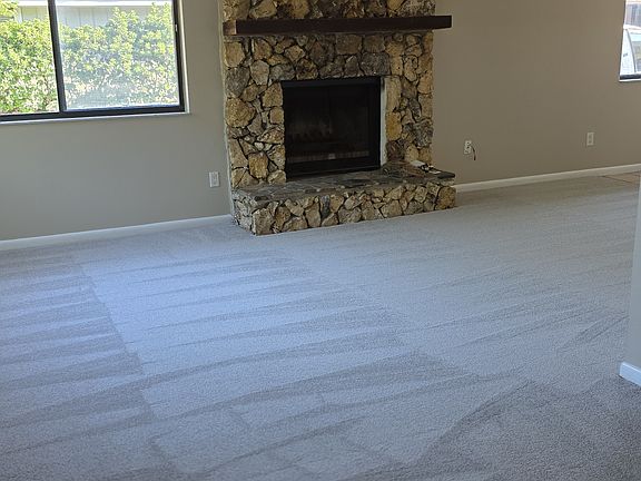 4th image of 724 Lakeside Dr