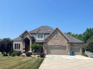 416 W 77th Ave, Schererville, IN 46375