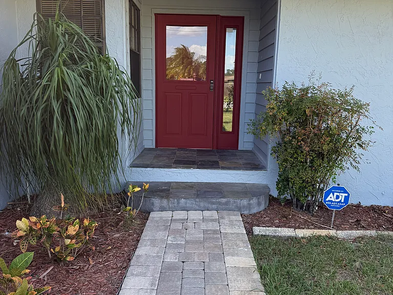 813 W Heron Pl — Photo 2