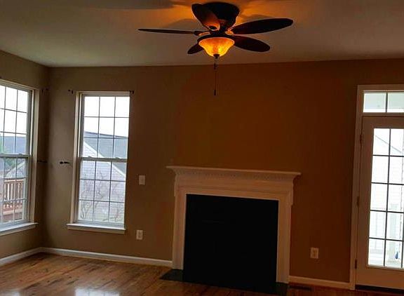4th image of 1077 Fairfax St