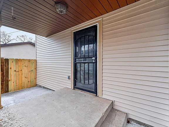 3rd image of 1123 James Ave N