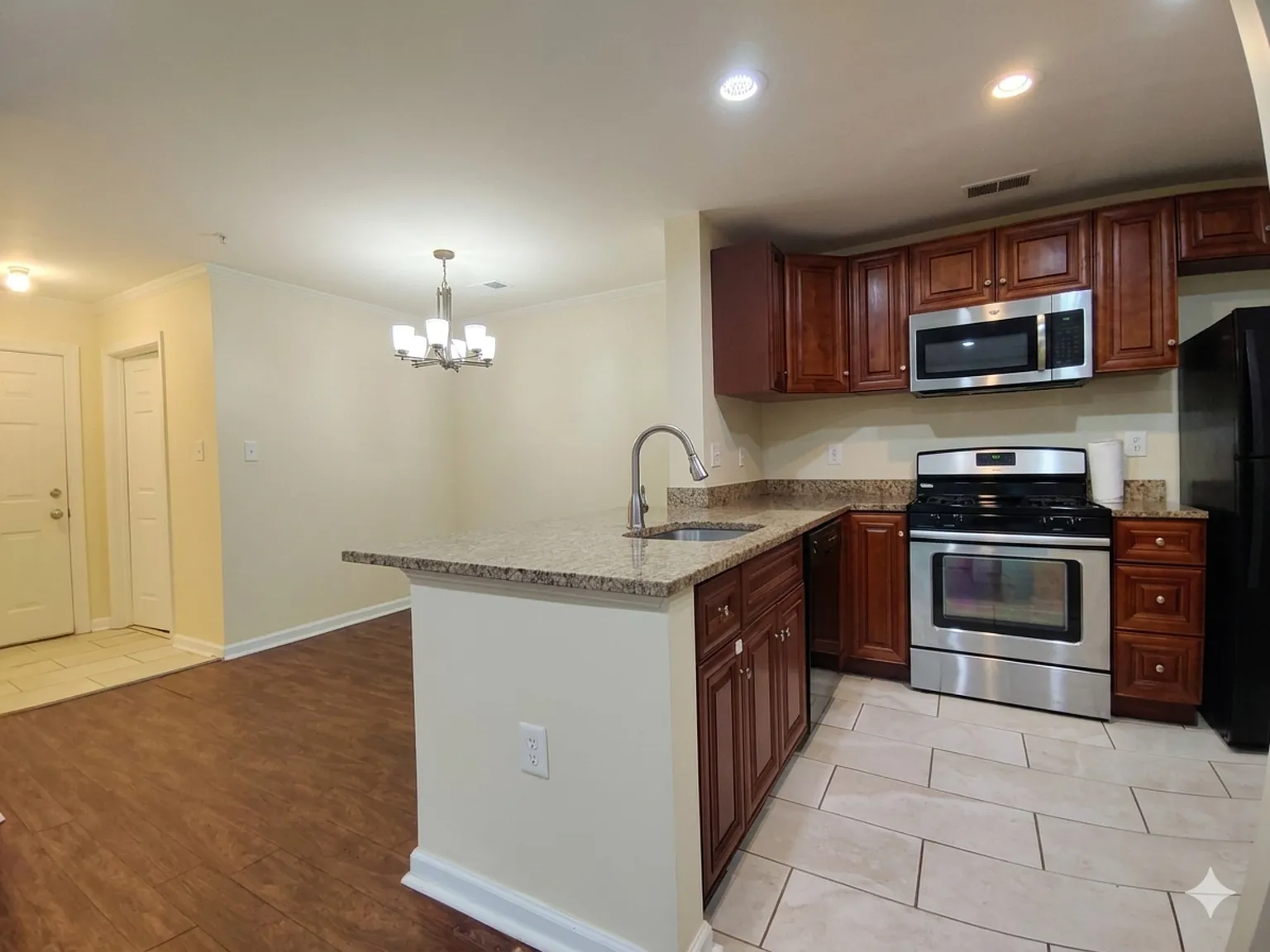 Apartment for Rent — Photo 4
