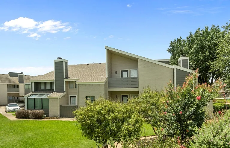 Huntington Meadows — Photo 19