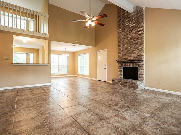 4th image of 16318 Chimneystone Dr