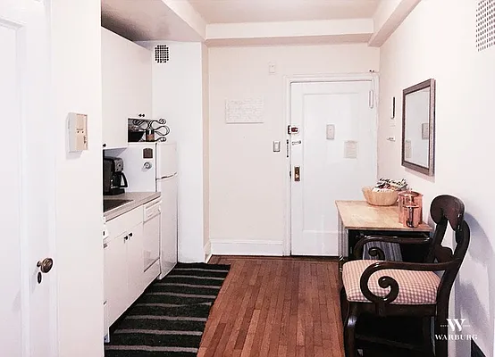 Rented by Warburg | media 8