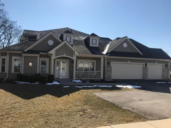 W264N2727 Christian Ln, Pewaukee, WI 53072