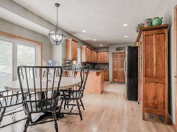 3rd image of 1303 Timber Ln