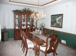 25275 N Abbey Glenn Dr, Lake Zurich, IL 60047