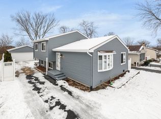 26W361 Cooley Ave, Winfield, IL 60190