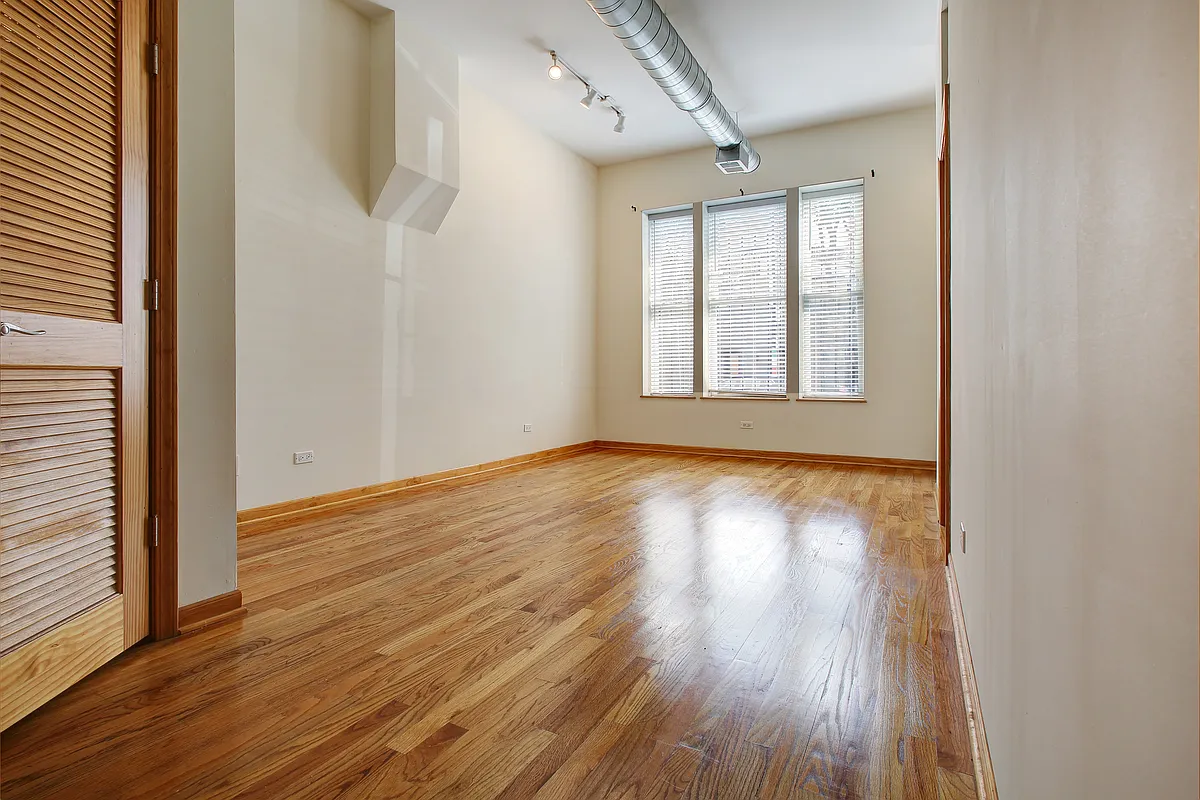 Building Photo - 1008 S Loomis St
