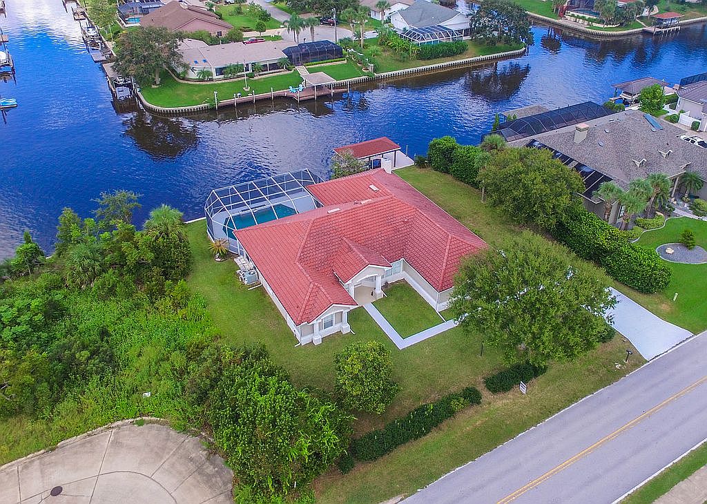 76 Club House Dr
