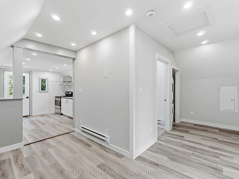 759 Barton St E #UPPER — Photo 9