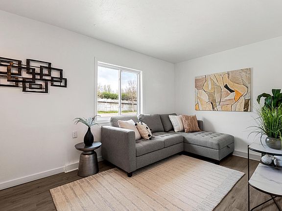 5th image of 909 Avenue G