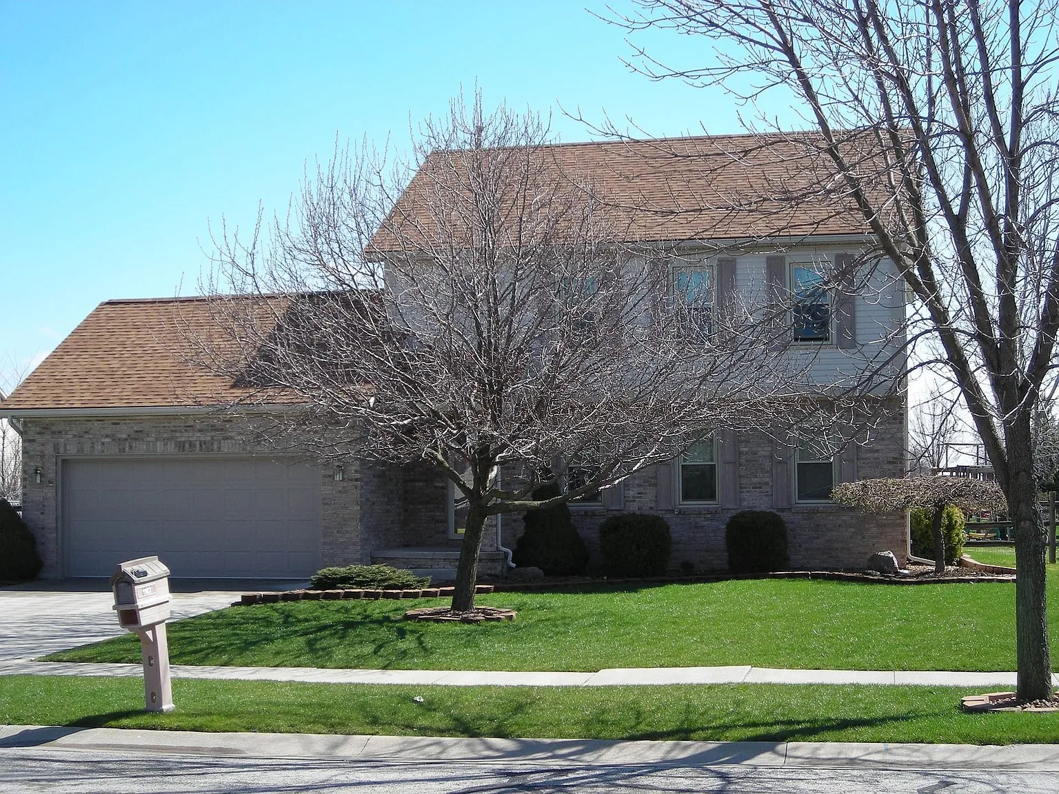 1103 Heritage Ln photo 1