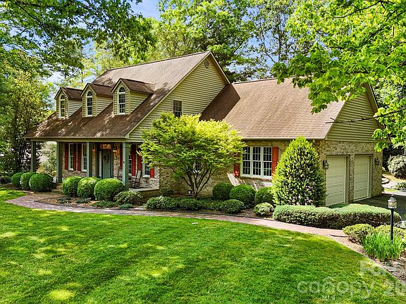 2nd image of 17 Crooked Oak Ct