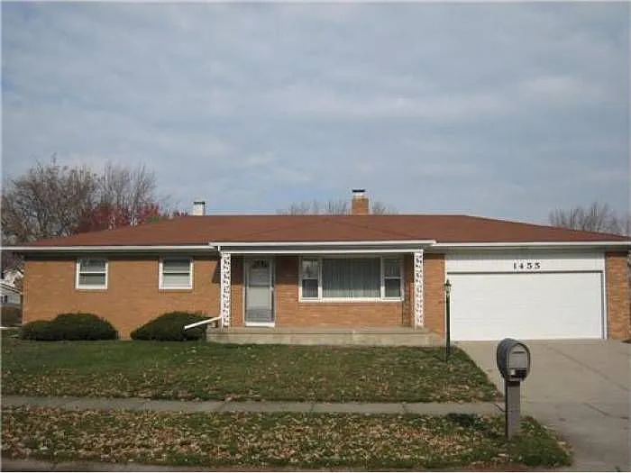 1455 Berkshire Dr E photo 1