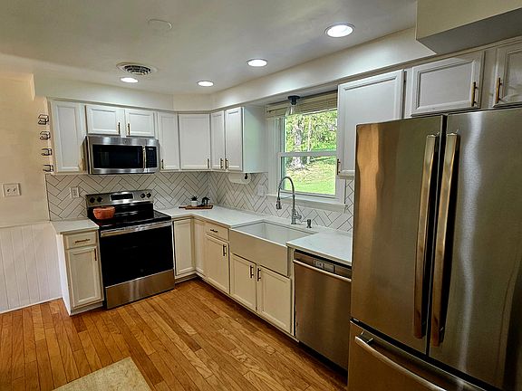 5th image of 701 N Warfield Dr
